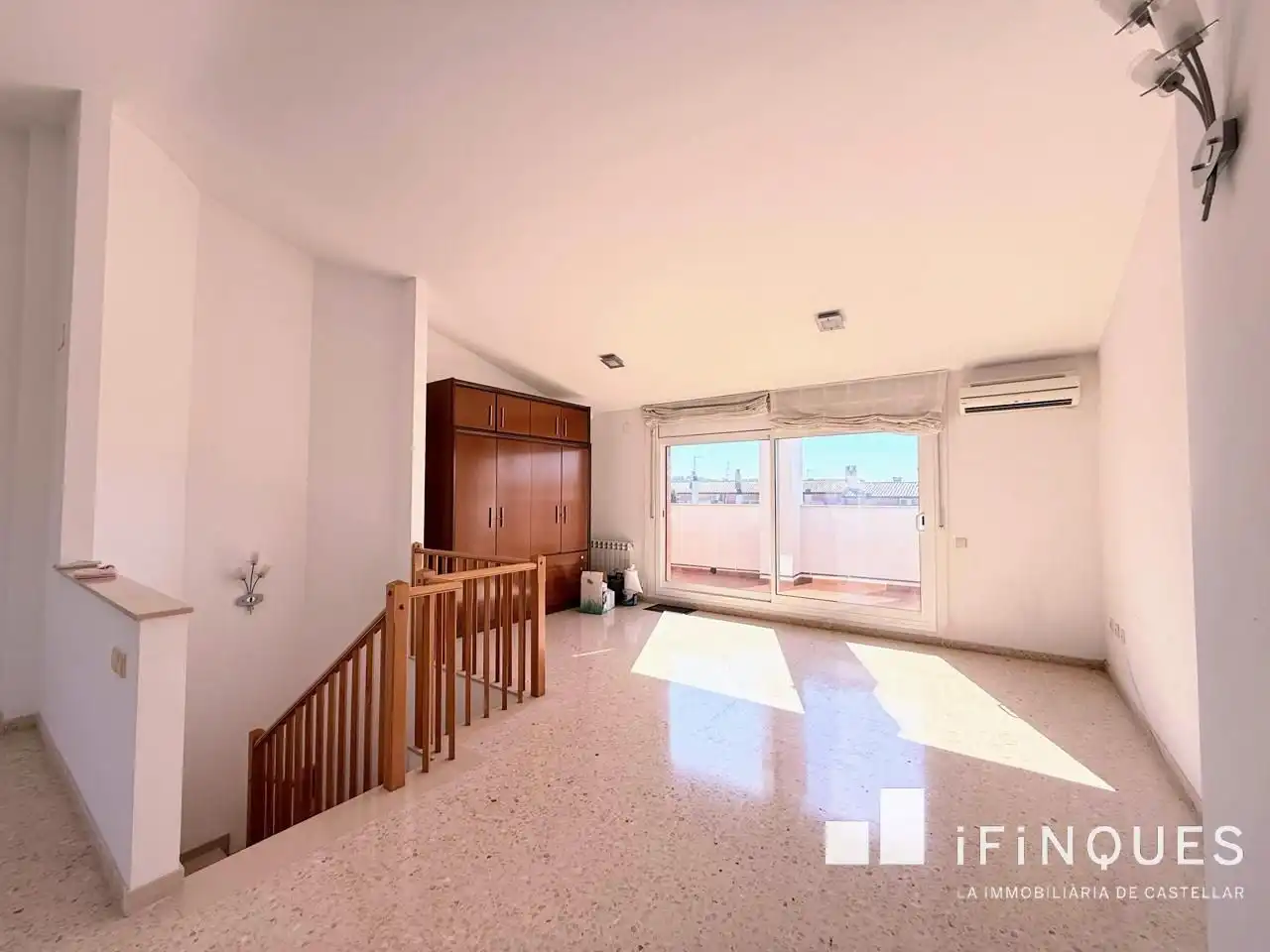 Vista exterior de Casa o chalet en venta en Castellar del Vallès con Aire acondicionado, Calefacción y Jardín privado