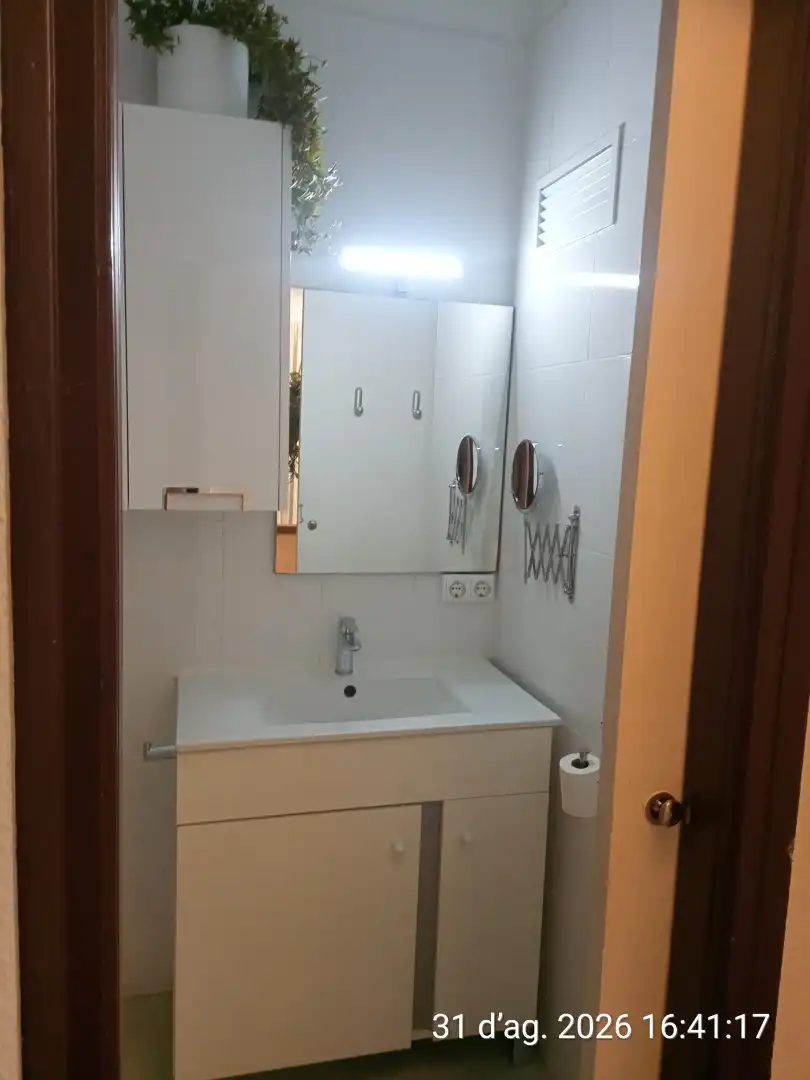 Bathroom of Flat for rent in Barcelona  with Air Conditioner, Heating and Furnished