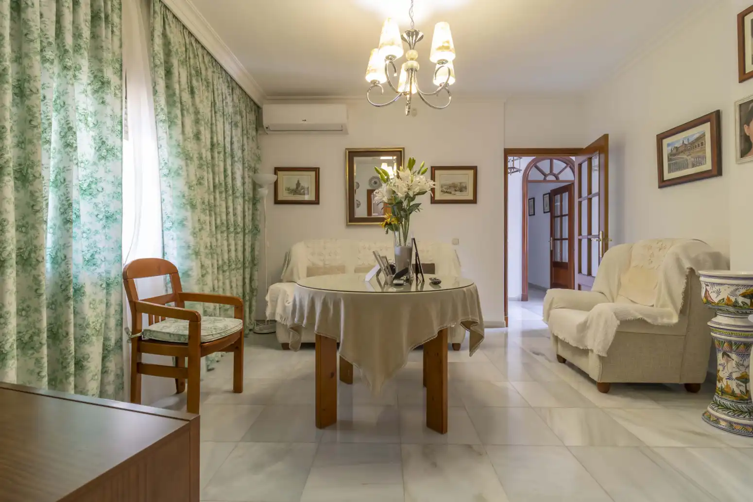 Sala d'estar de Casa o xalet en venda en Gines amb Aire condicionat, Terrassa i Traster