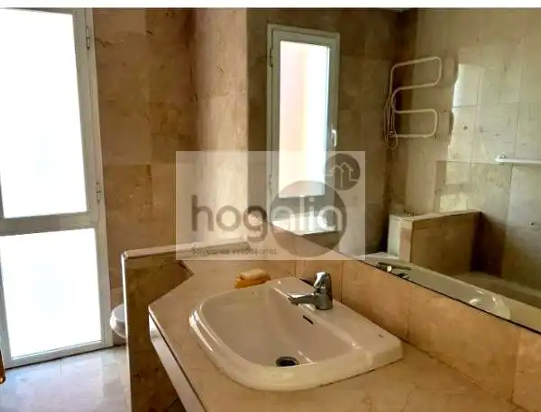 Baño de Piso de alquiler en Sevilla con Aire acondicionado, Calefacción y Terraza