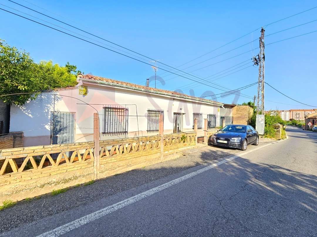 Vista exterior de Casa o xalet en venda en  Logroño amb Calefacció, Terrassa i Traster