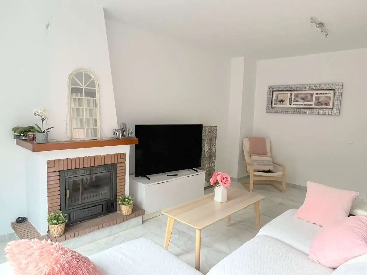 Sala de estar de Casa adosada en venta en Vélez-Málaga con Terraza y Piscina