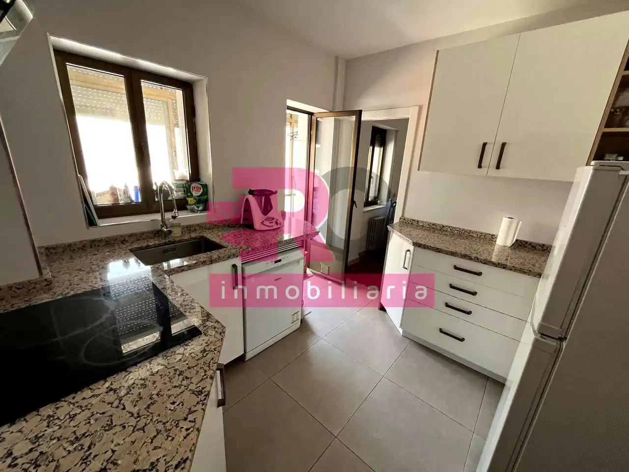 Flat for rent in Salesas