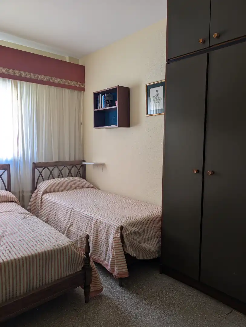 Bedroom of Flat for sale in Sevilla  with Air Conditioner, Furnished and Balcony
