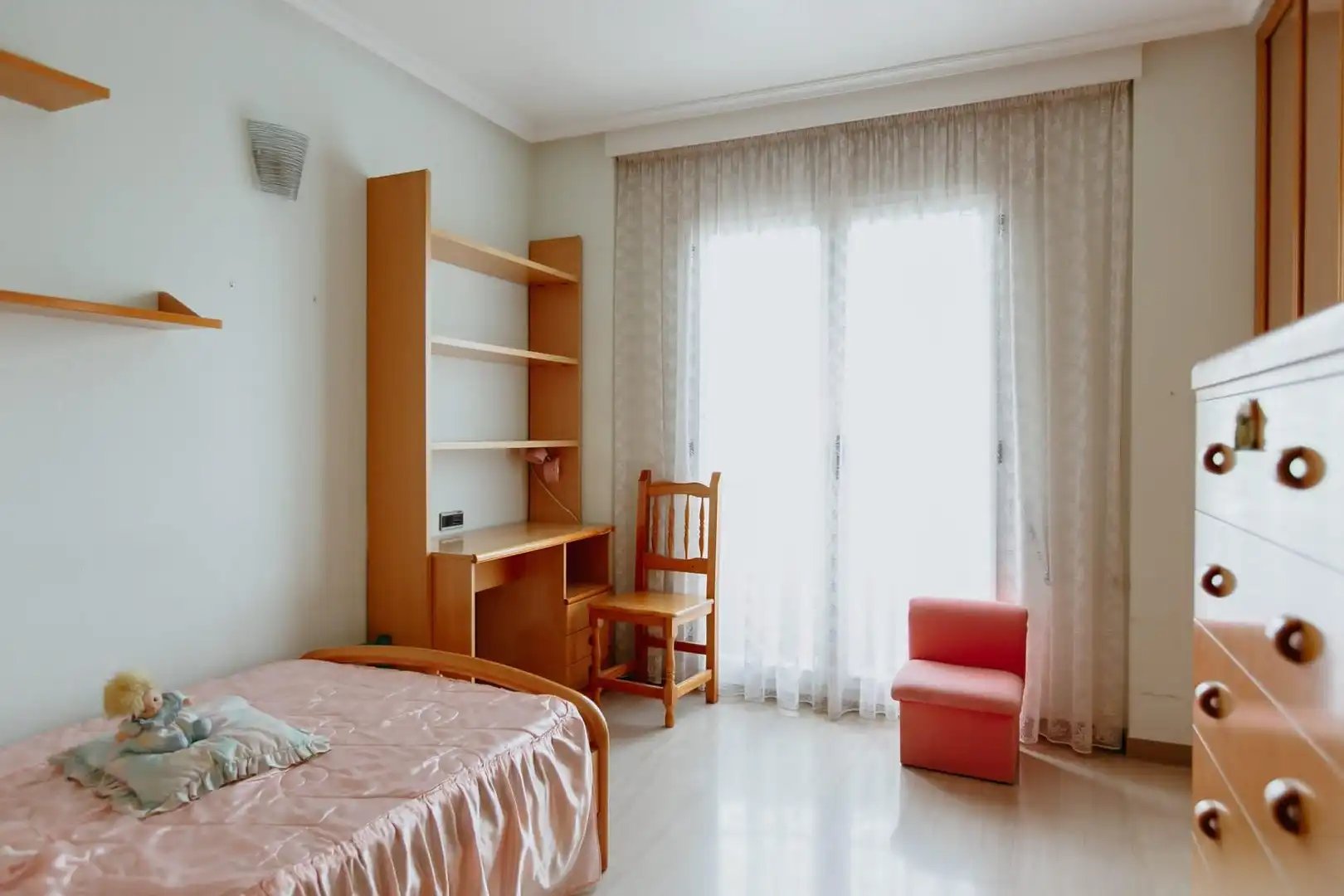 Habitación de Casa adosada en venta en Huesca con Aire acondicionado, Jardín privado y Terraza