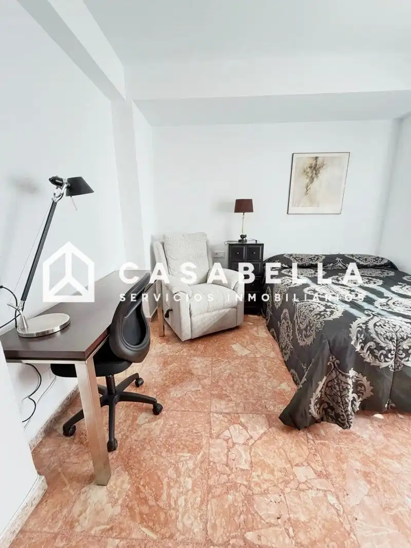 Schlafzimmer von Wohnung zur Miete in Valencia mit Klimaanlage, Heizung und Terrasse