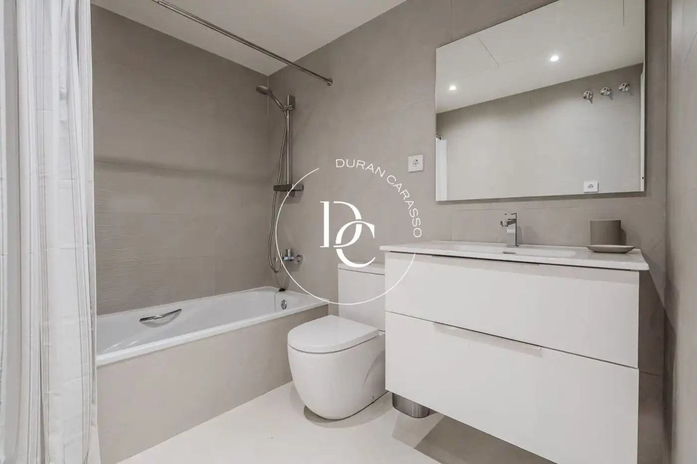 Badezimmer von Maisonette zur Miete in Vilanova i la Geltrú mit Klimaanlage, Heizung und Terrasse