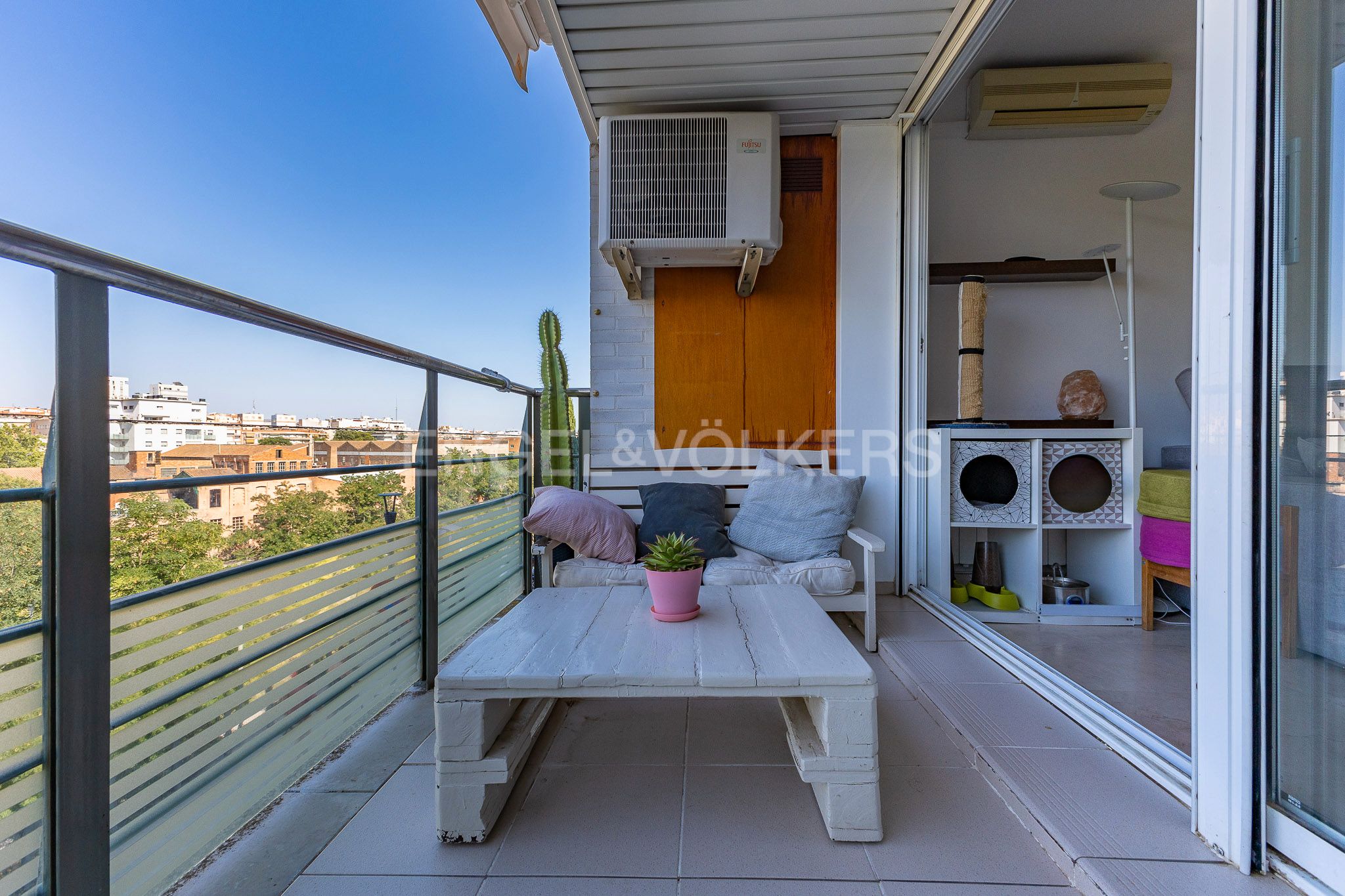 Balcony of Apartment for sale in Terrassa  with Air Conditioner, Heating and Terrace