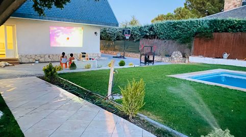 Chalet independiente de 390 m2 en parcela de 1.000 m2 CON PISCINA.