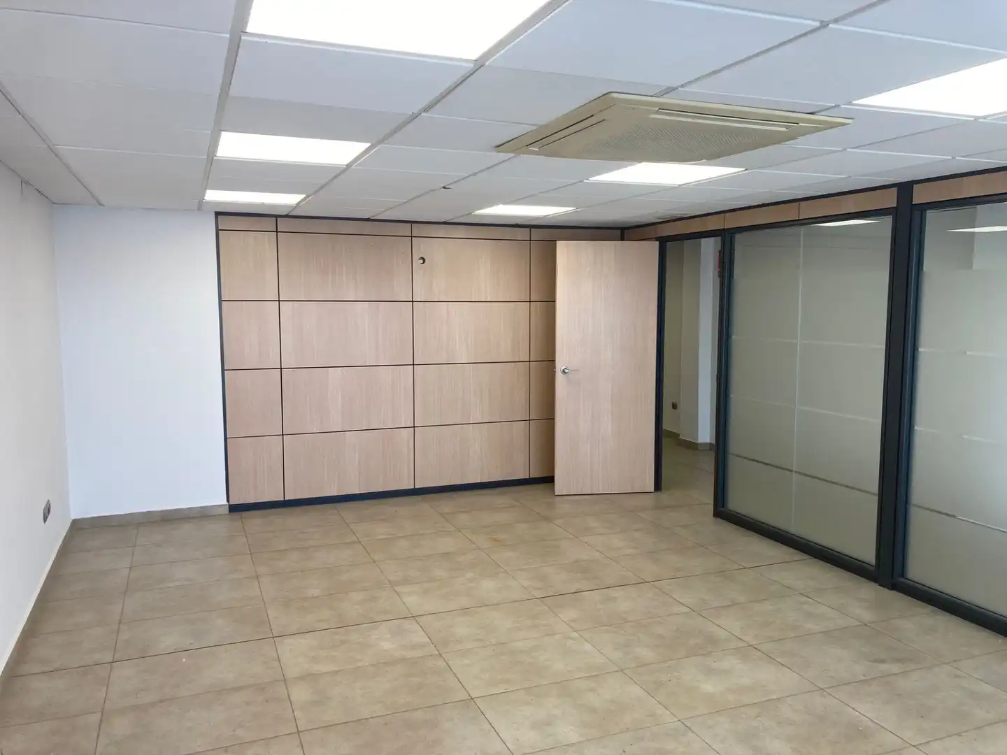 Locale commerciale in affitto a Academia 23, imagen 31