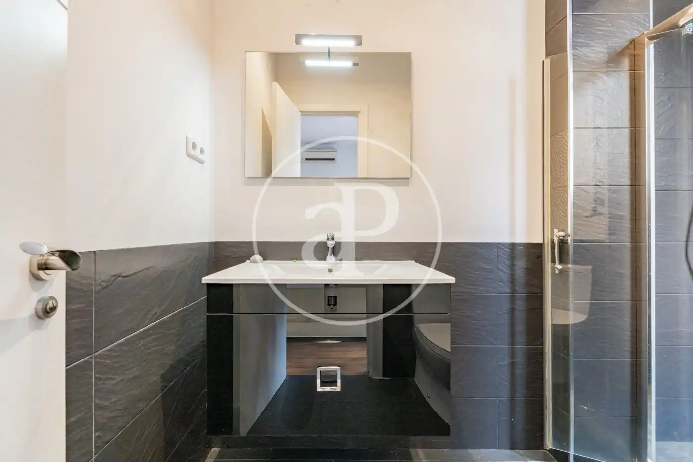 Baño de Ático en venta en Madrid con Aire acondicionado, Calefacción y Terraza