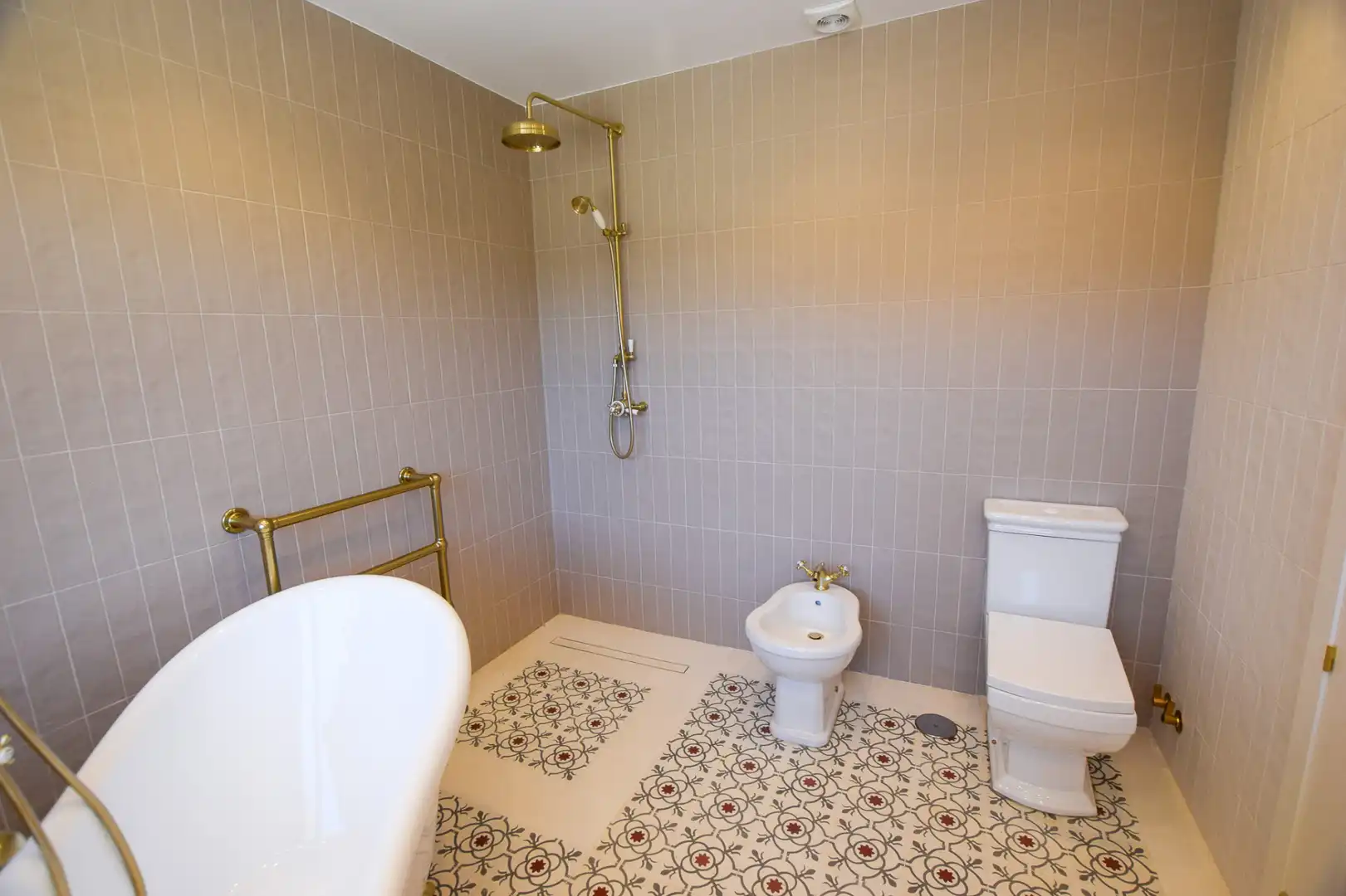 Bathroom of Detached homes for sale in Pozuelo de Alarcón  with Air Conditioner, Heating and Private garden