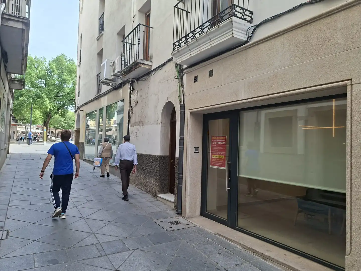 Locale commerciale in affitto a Calle Trujillo 1