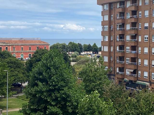 Piso en Venta en TEODORO CUESTA , 12 en Laviada