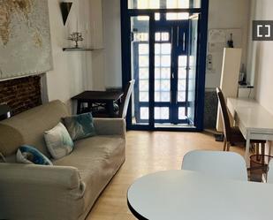 Living room of Flat to rent in  Madrid Capital  with Air Conditioner, Heating and Furnished