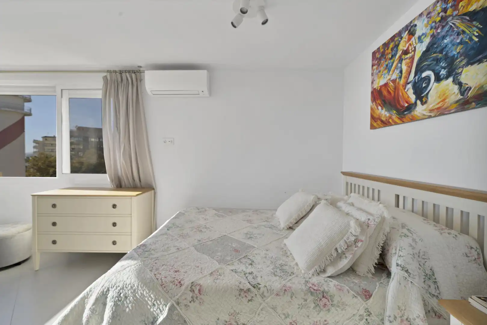 Habitación de Apartamento en venta en Marbella con Calefacción, Terraza y Piscina comunitaria