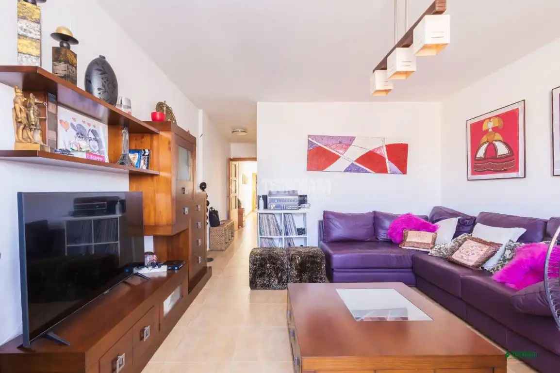 Sala d'estar de Àtic en venda en Almería amb Aire condicionat i Terrassa