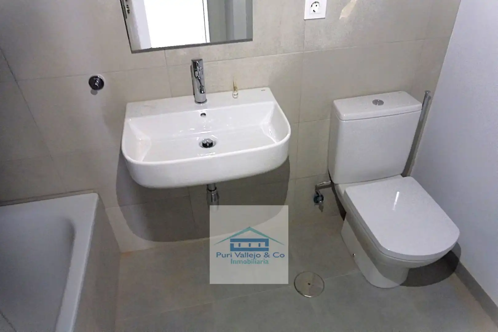 Baño de Piso de alquiler en Córdoba con Aire acondicionado, Terraza y Trastero
