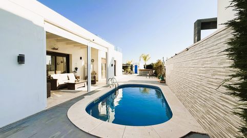 Villa con piscina privada en Costa Esuri