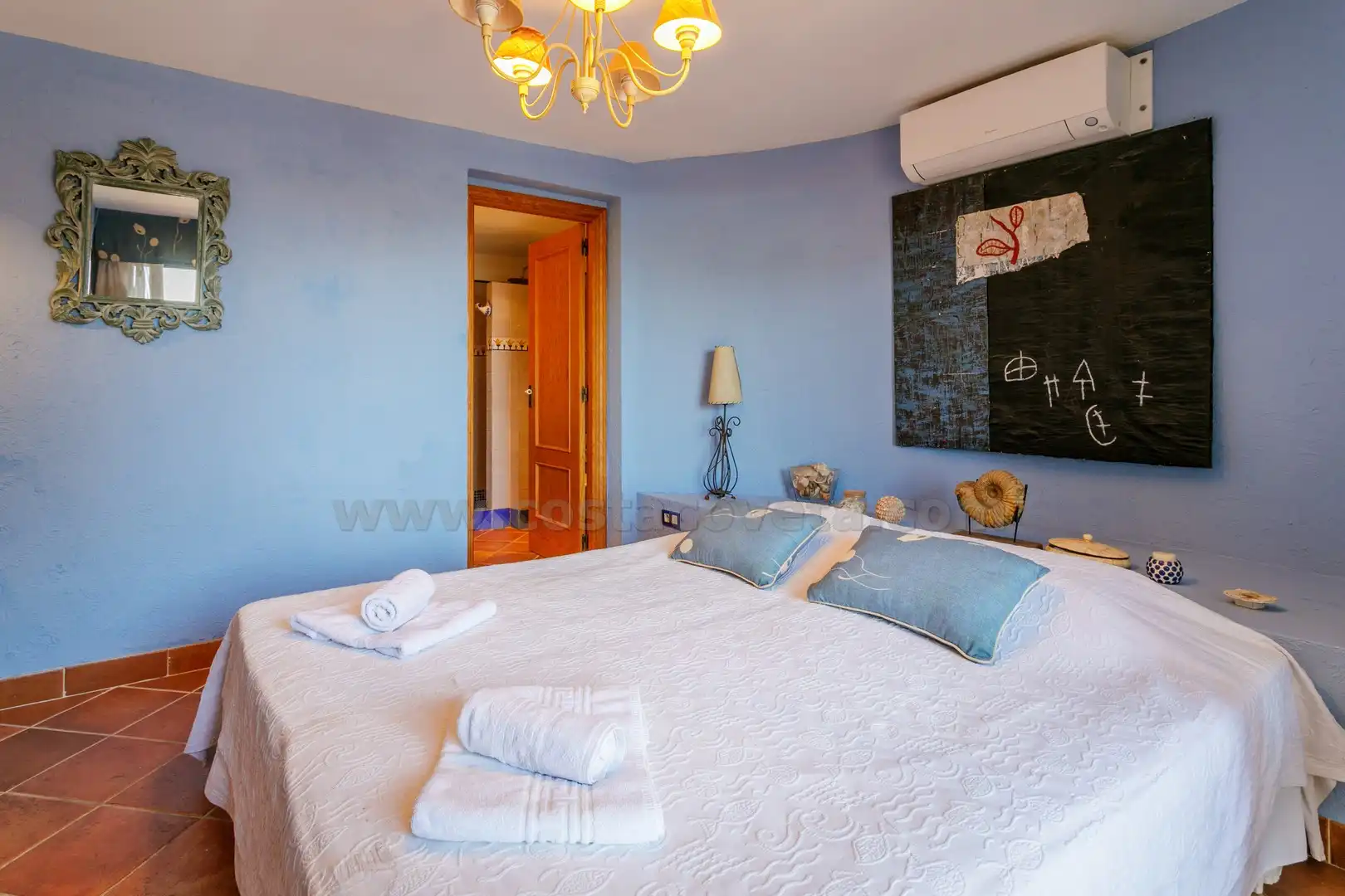 Dormitori de Casa o xalet en venda en El Campello amb Aire condicionat, Jardí privat i Terrassa