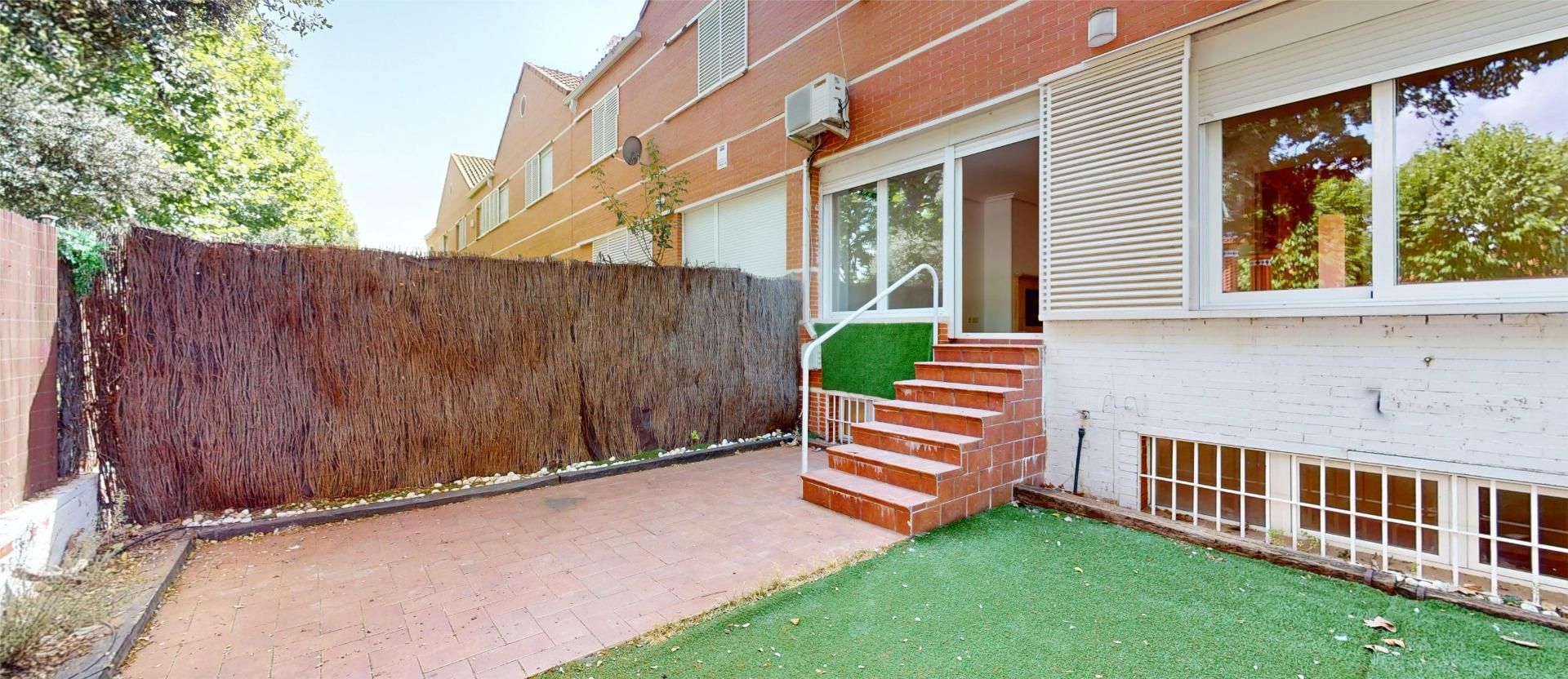 Jardí de Casa adosada de lloguer en Club de Campo amb Aire condicionat, Calefacció i Jardí privat