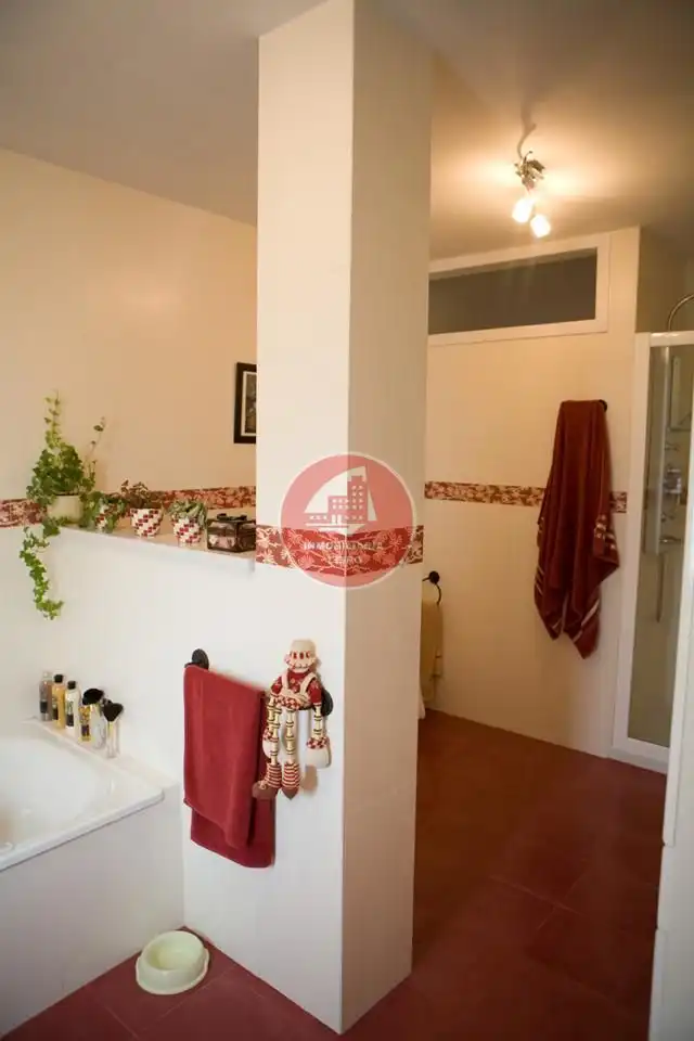 Casa o xalet en venda en Pontevedra Capital  amb Jardí privat, Terrassa i Moblat