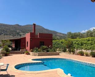 Schwimmbecken von Haus oder Chalet miete in Vélez de Benaudalla mit Terrasse und Schwimmbad