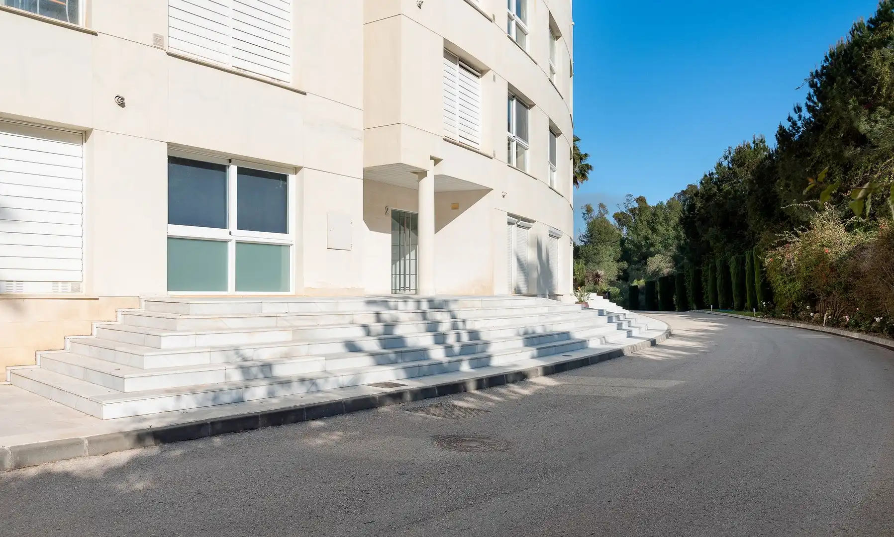 Vista exterior de Planta baja en venta en Marbella con Aire acondicionado, Calefacción y Jardín privado