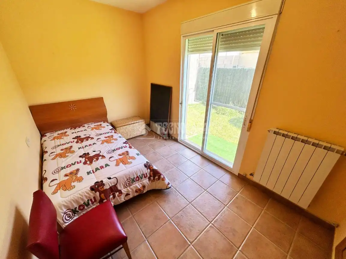 Habitación de Casa o chalet en venta en Osera de Ebro con Calefacción y Jardín privado
