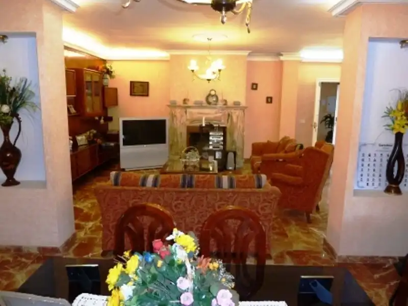 Sala d'estar de Casa o xalet en venda en Alhaurín de la Torre amb Aire condicionat, Calefacció i Jardí privat