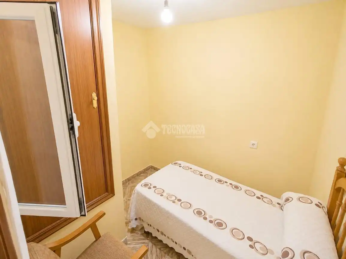Habitación de Casa adosada en venta en Caleruela con Calefacción y Amueblado