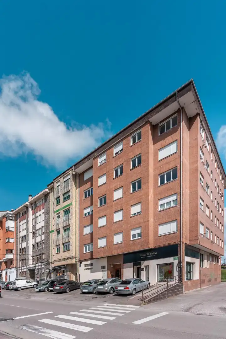 Vista exterior de Piso en venta en Llanera con Calefacción, Trastero y Amueblado