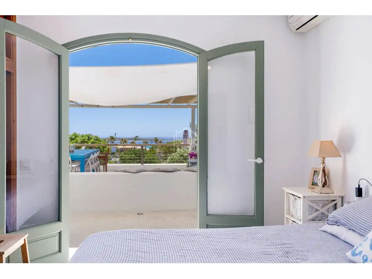 Habitación de Casa o chalet en venta en Sant Lluís con Jardín privado, Terraza y Piscina