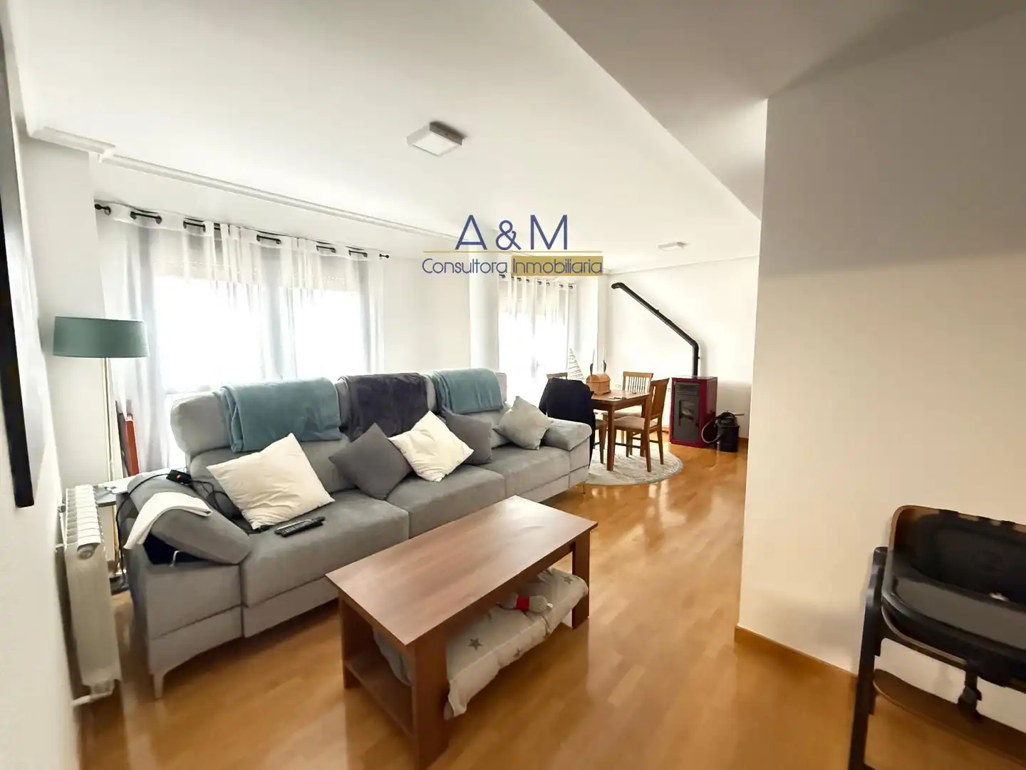 Sala de estar de Ático en venta en Valladolid con Calefacción, Parquet y Terraza