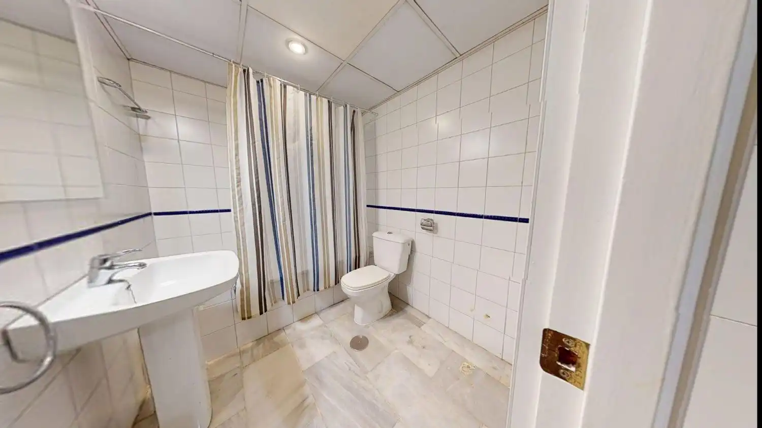 Badezimmer von Wohnung zum Verkauf in San Juan de Aznalfarache mit Klimaanlage, Heizung und Abstellraum
