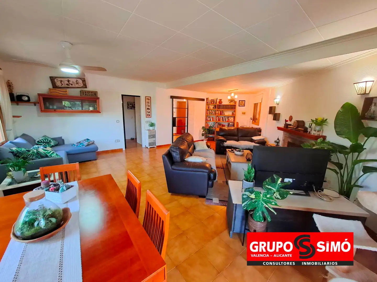 Sala d'estar de Casa o xalet en venda en Picassent amb Aire condicionat, Jardí privat i Terrassa