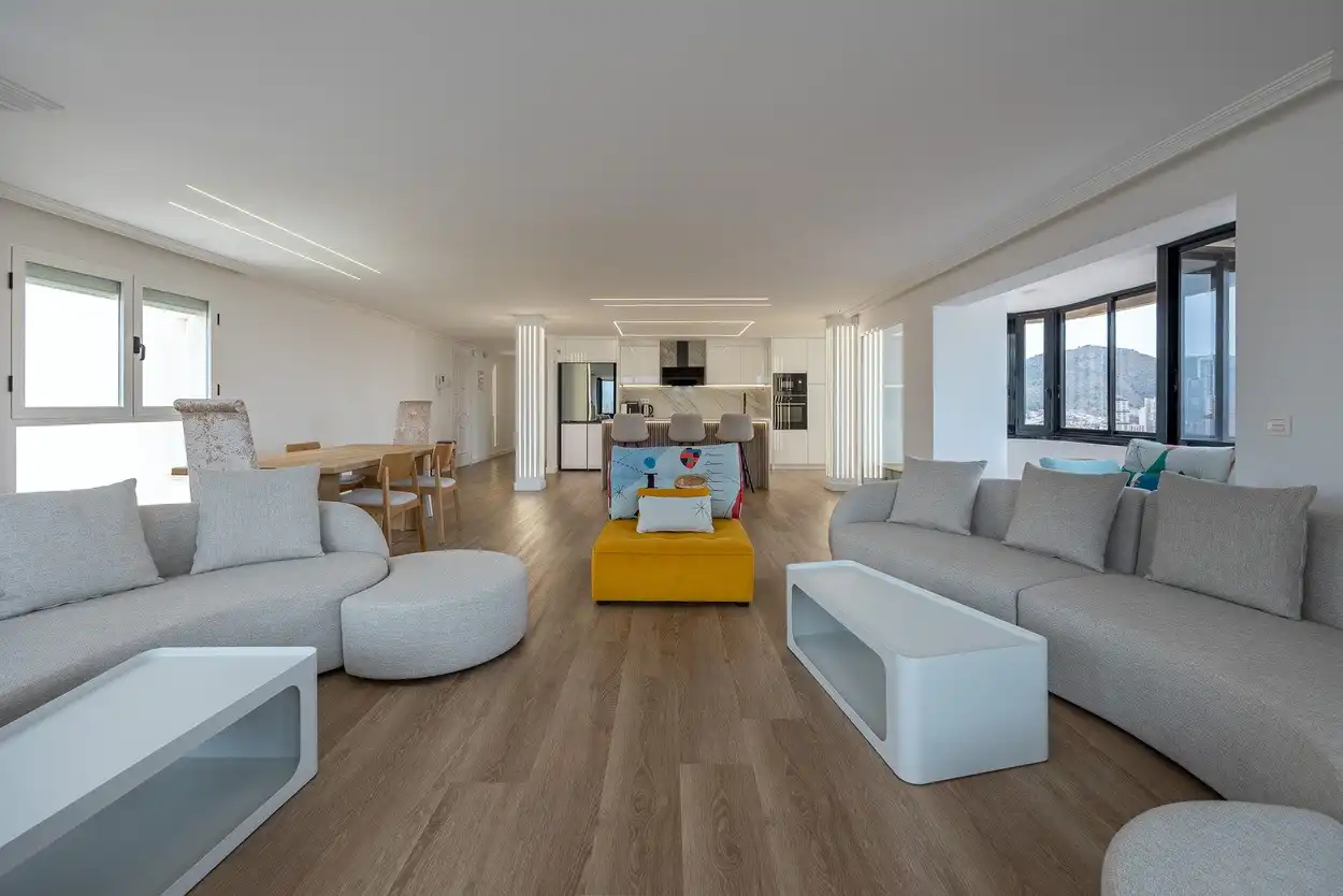 Sala de estar de Piso en venta en Benidorm con Parquet, Trastero y Piscina