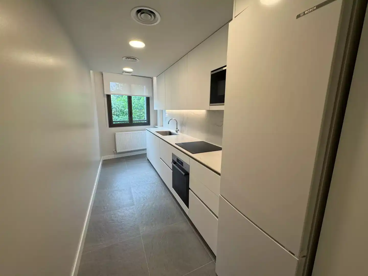 Cuina de Pis de lloguer en Girona amb Aire condicionat, Calefacció i Parquet