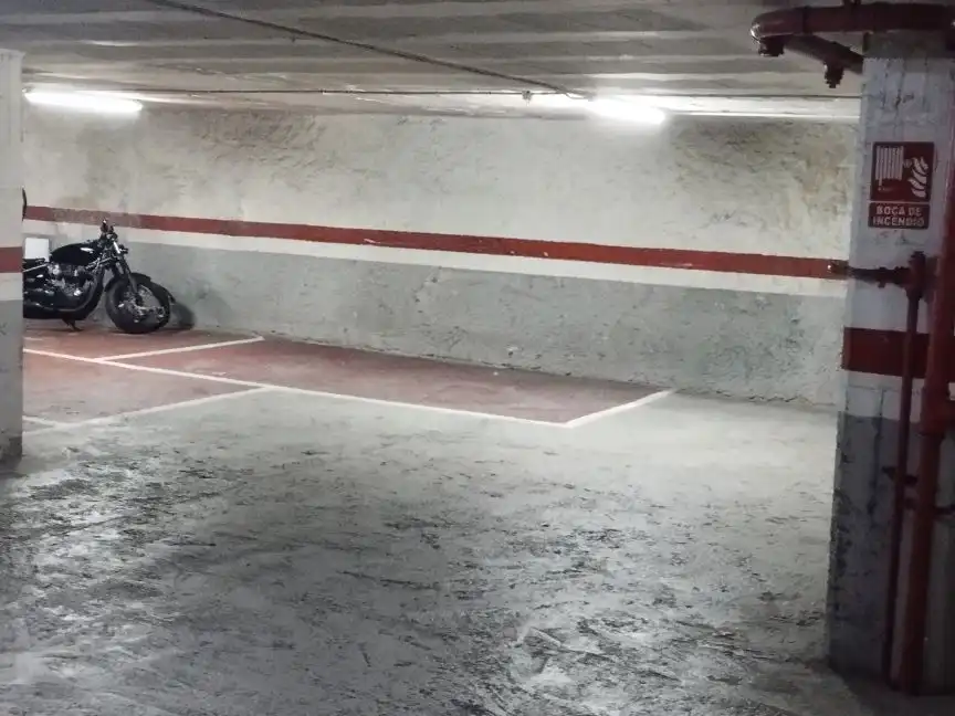 Aparcament de Garatge en venda en Barcelona amb Alarma