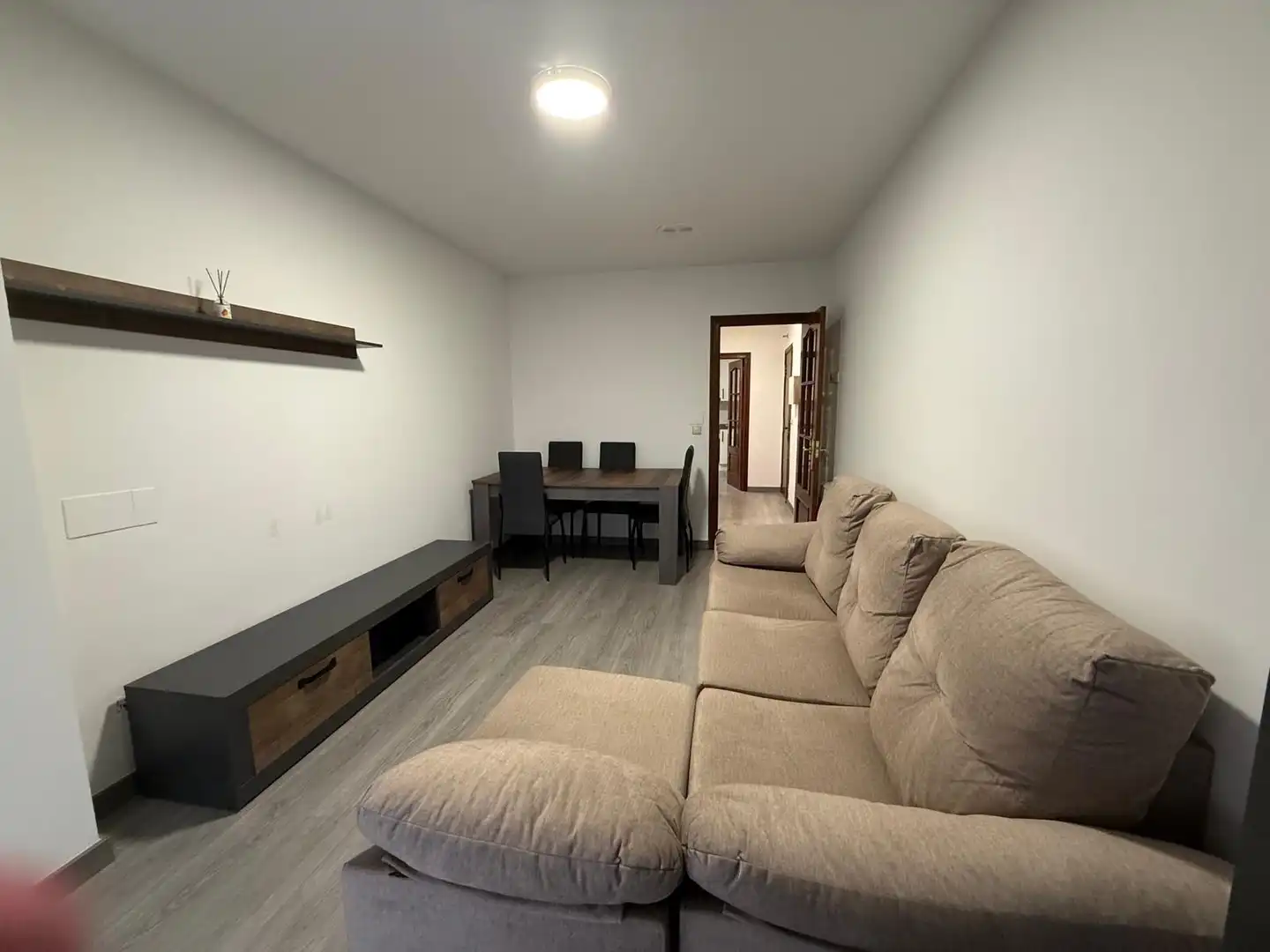 Wohnzimmer von Wohnungen zur Miete in Ames mit Heizung, Abstellraum und Möbliert