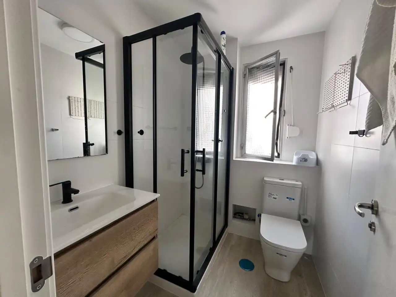 Bathroom of Flat for rent in Madrid  with Terrace and Furnished