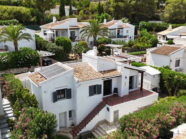 Casa amb balcó en venda a Urb.  Los Abetos