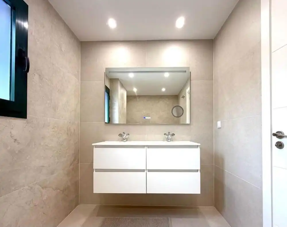 Bathroom of Apartments for sale in Marbella  with Air Conditioner, Heating and Terrace