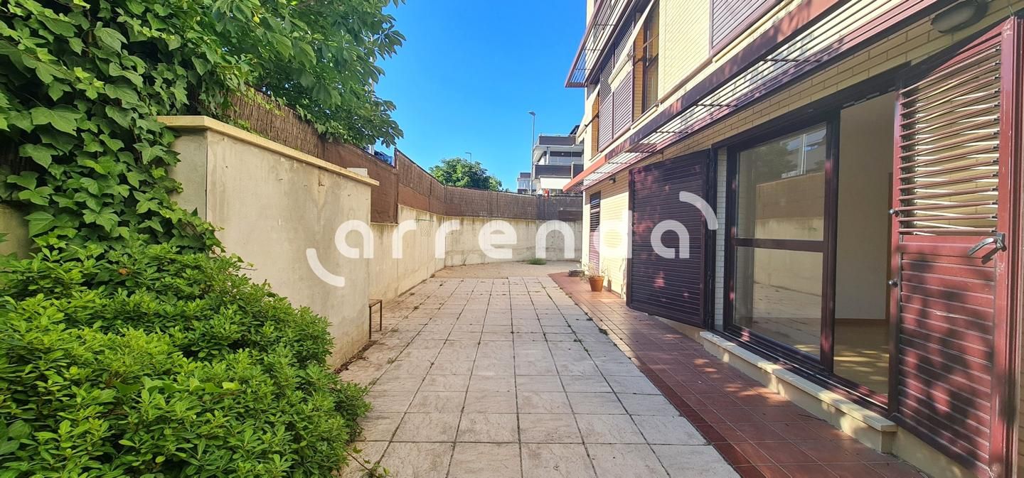Vista exterior de Planta baixa de lloguer en Las Rozas de Madrid amb Terrassa i Piscina comunitària