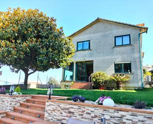 Vista exterior de Casa o xalet en venda en Vigo  amb Calefacció, Jardí privat i Terrassa