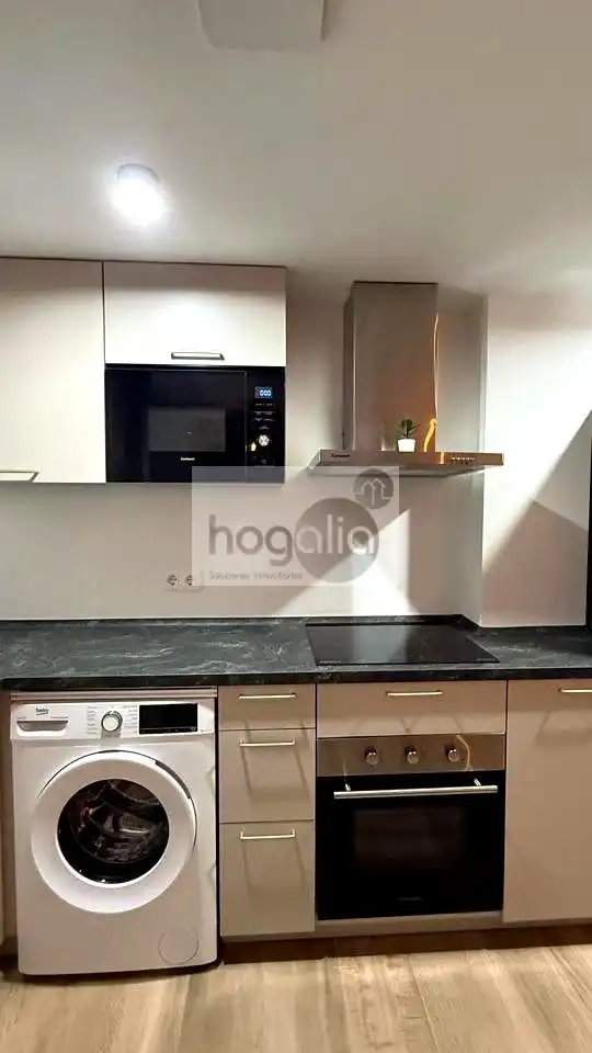 Cocina de Planta baja de alquiler en Sevilla con Aire acondicionado, Trastero y Piscina