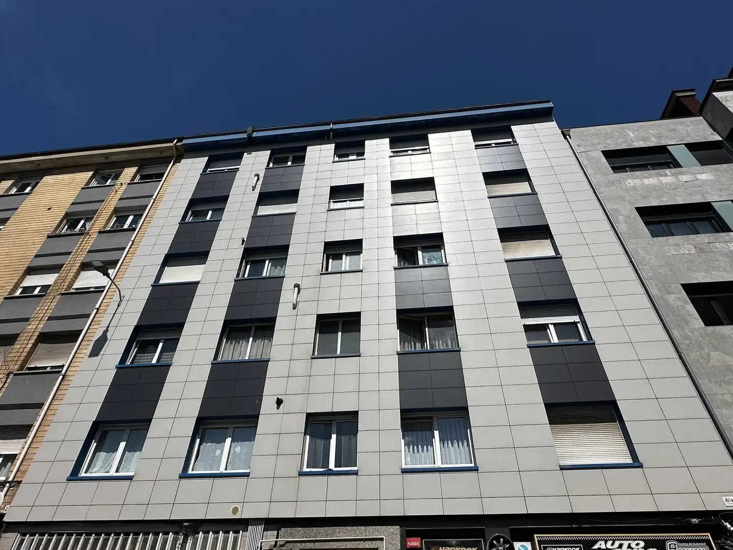 Vista exterior de Piso en venta en Gijón  con Calefacción, Terraza y Piscina