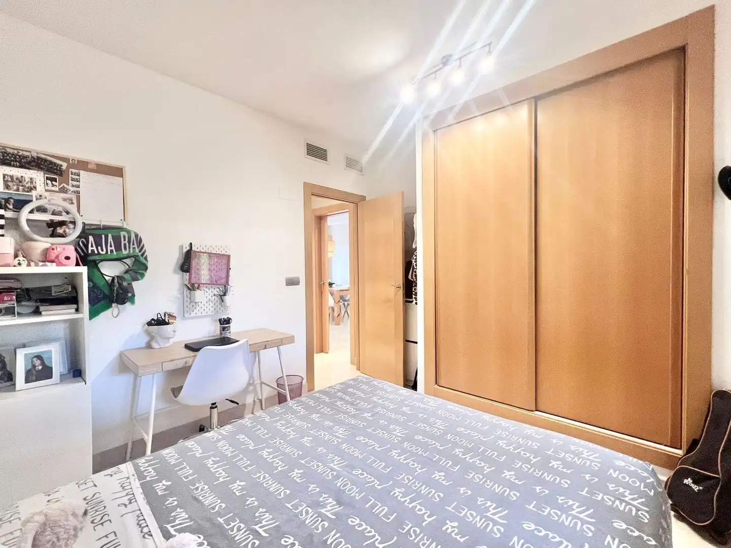 Dormitori de Apartament en venda en Estepona amb Moblat i Piscina comunitària