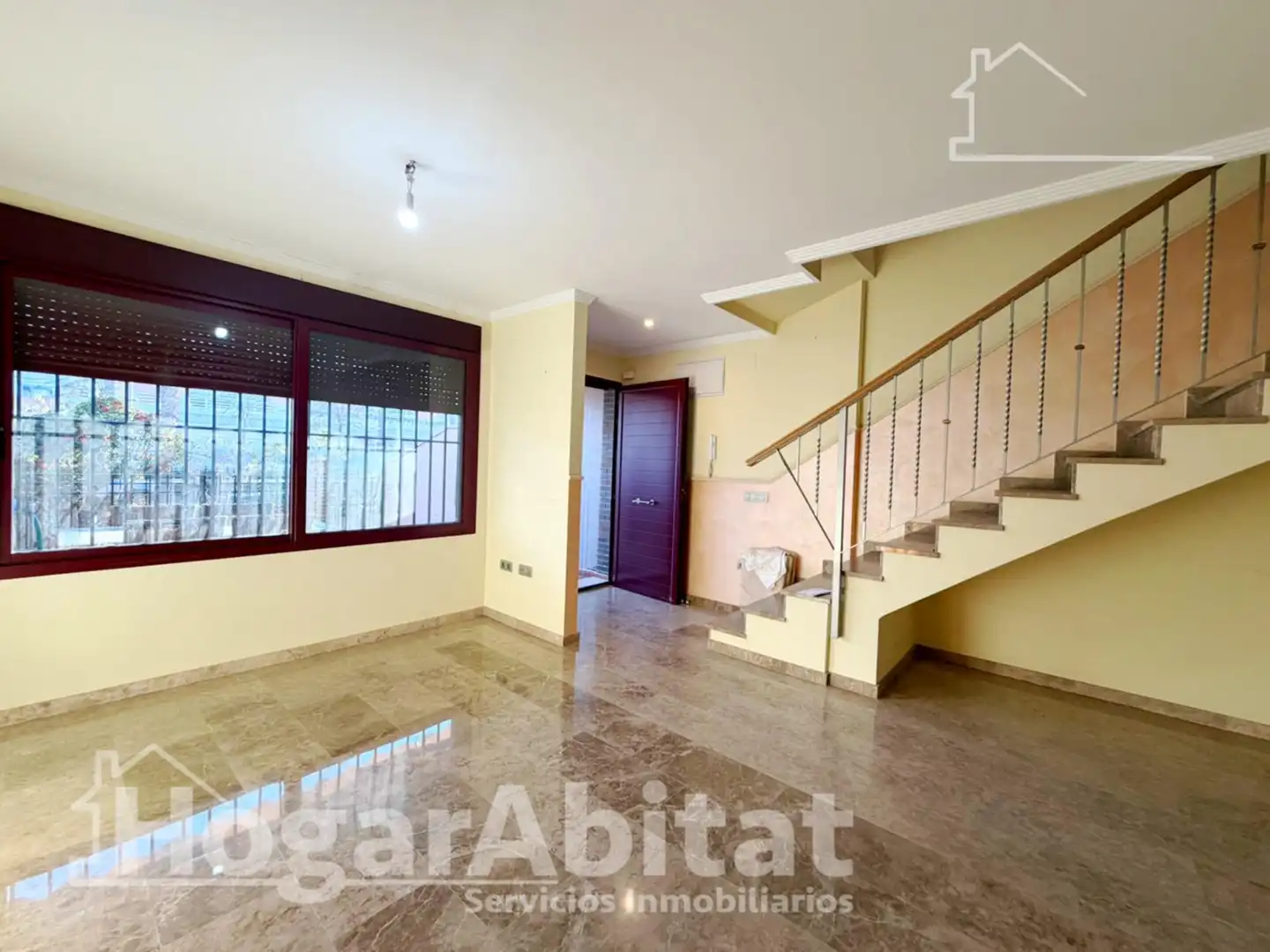 Casa adosada en venda en Sagunto / Sagunt amb Aire condicionat, Jardí privat i Terrassa