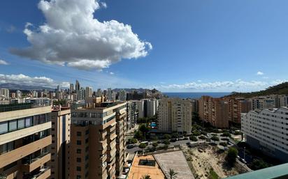 Vista exterior de Àtic en venda en Villajoyosa / La Vila Joiosa amb Aire condicionat, Jardí privat i Terrassa